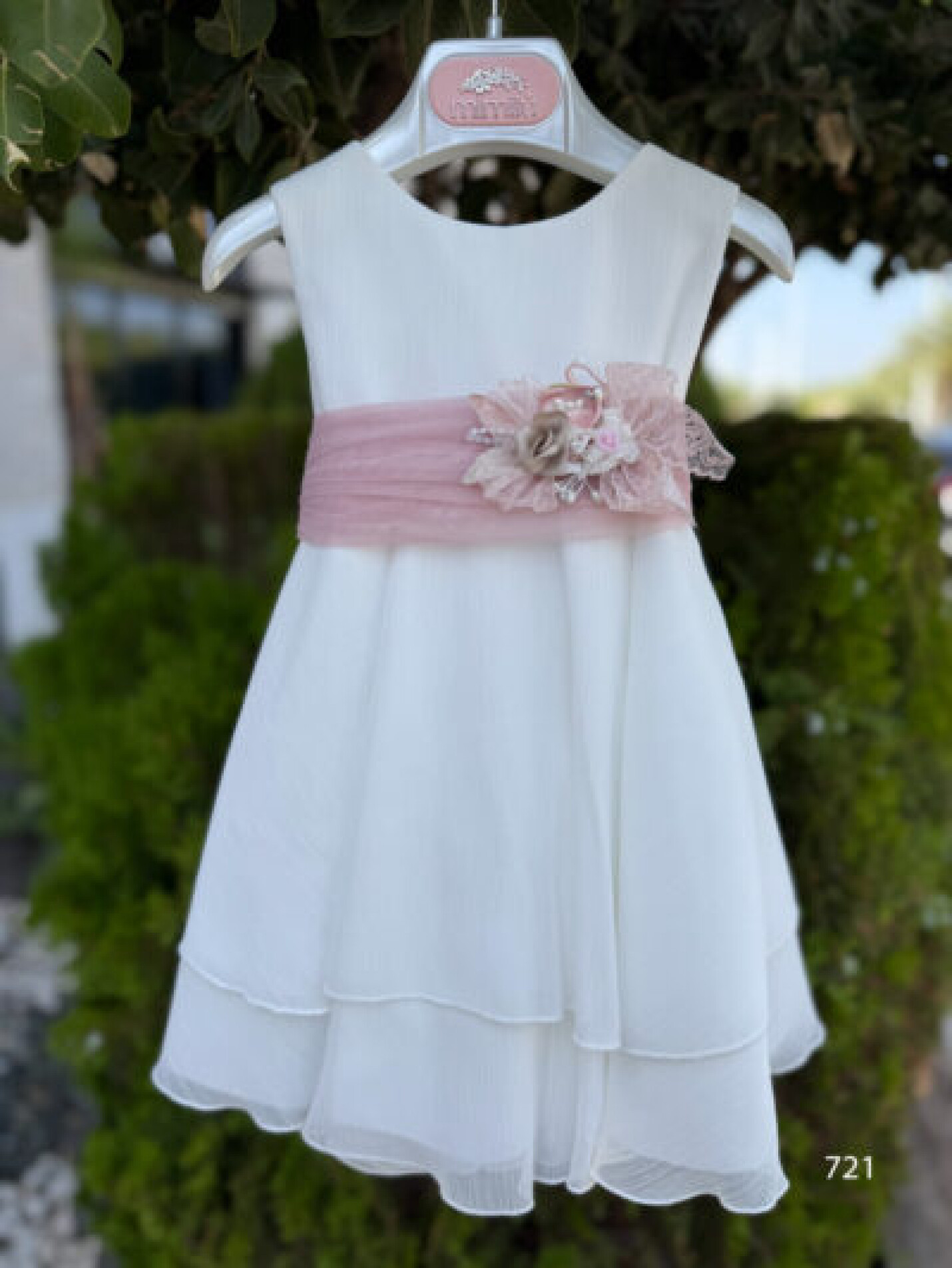 Moda Mimilú: artesanía y elegancia para las grandes ceremonias en La Trepa